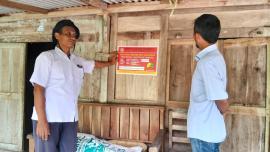 Pemasangan Stiker Keluarga Miskin Penerima Bansos Tahap II